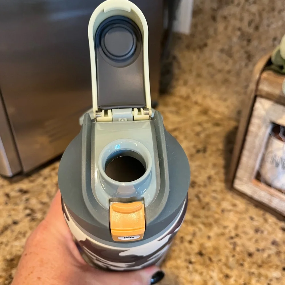 Hydrapeak Camo Water Bottle Tumbler
